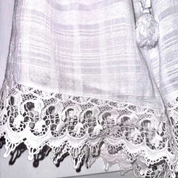 BB DAKOTA  boutique white gauze off shoulder romper women’s size medium - Picture 8 of 17